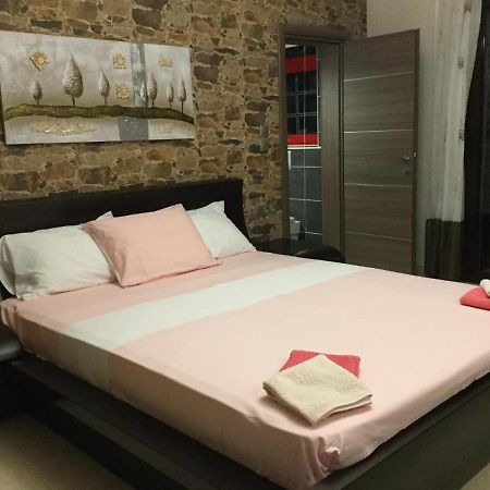 Mario'S House Apartment แวร์จินา ภายนอก รูปภาพ