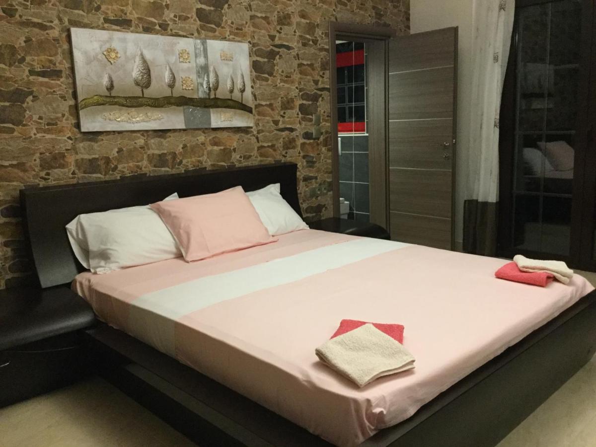 Mario'S House Apartment แวร์จินา ภายนอก รูปภาพ
